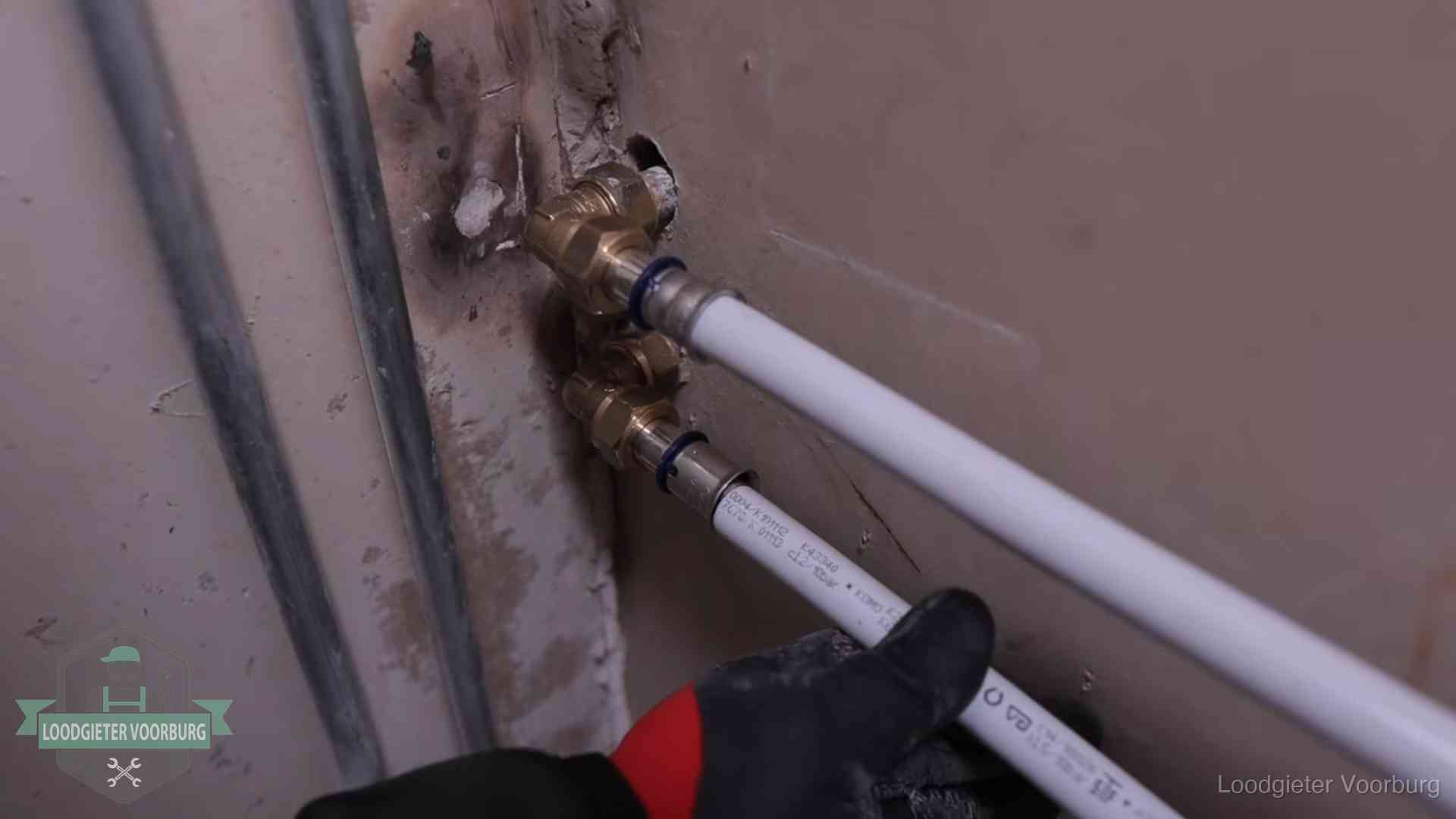 Kwaliteitsnormen voor loodgieterswerk in Voorburg Meerlagenbuizen met keurmerk en rvs persfittingen op muuraansluitingen in Voorburg