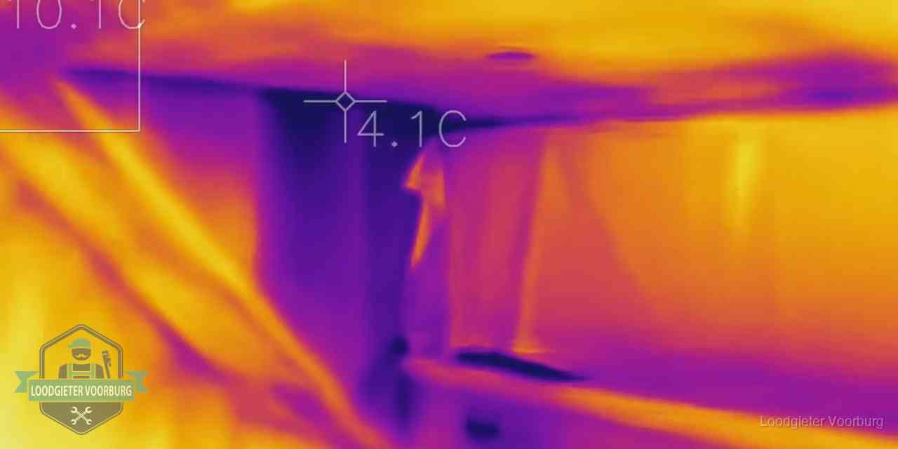 Warmtebeeldopname van een vloerconstructie tijdens lekdetectie in Voorburg