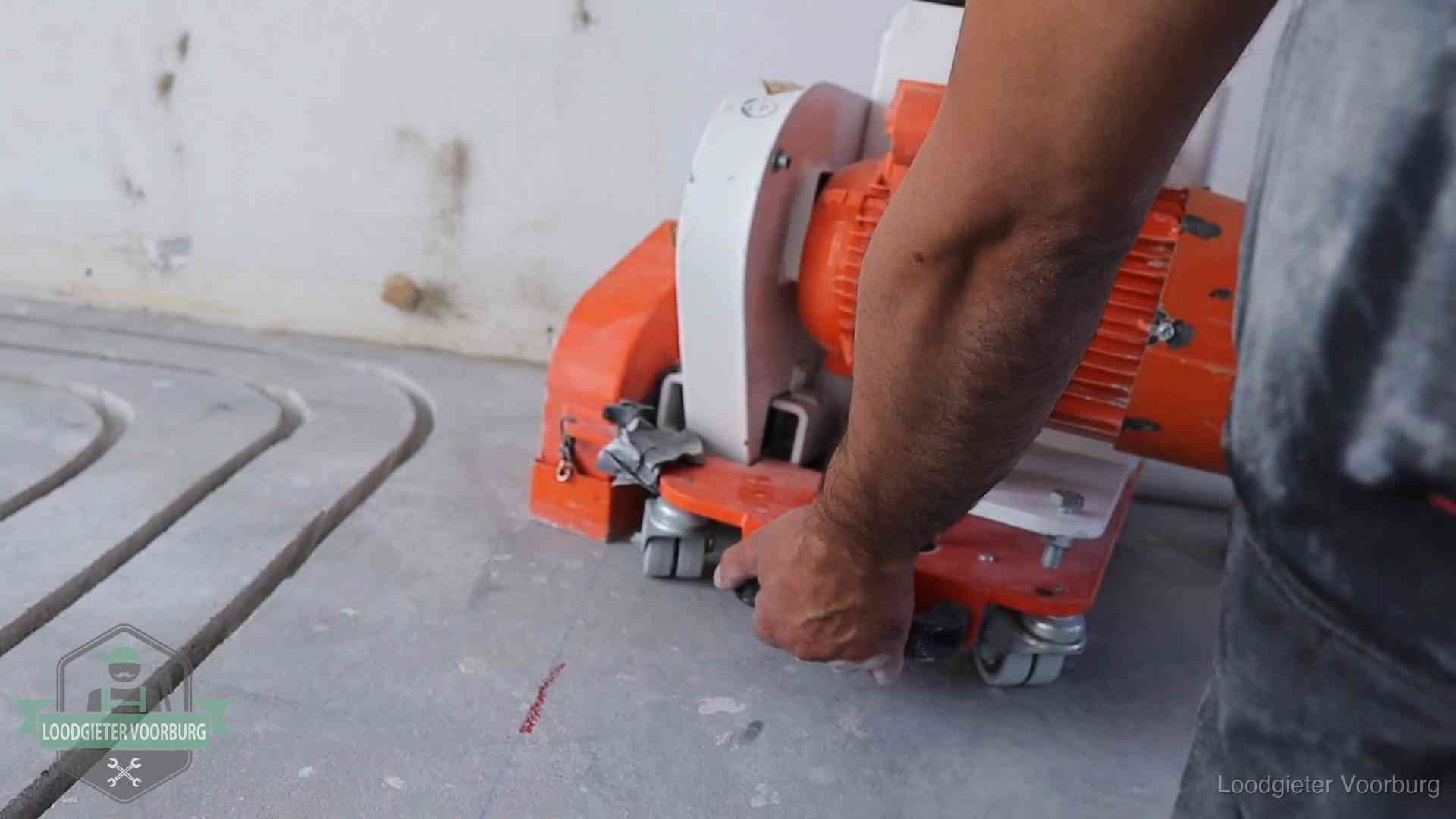 Sleuvenpatroon voor vloerverwarming in de dekvloer van een woning in Voorburg